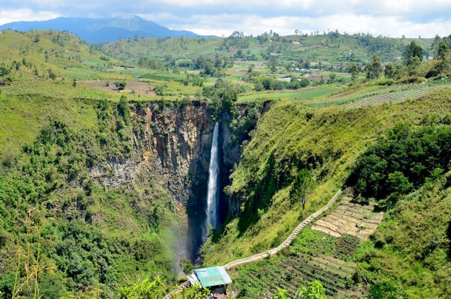 Air-Terjun-Sipiso-Piso